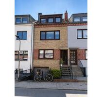 Modernisierte 2-Zimmer-Eigentumswohnung mit großem Südwestbalkon - Bremen Gröpelingen