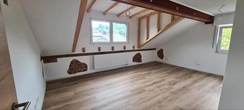 Foto - Helle 3,5 Zimmer DG Wohnung - 1.400,00&nbsp;EUR Kaltmiete, ca.&nbsp; 89,00&nbsp;m&sup2;