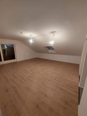 Foto - DG-Mietwohnung 98 m² 3-Zimmer Wohnung + Küche Bad und Gästeklo