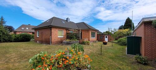 Foto - Walmdachhaus mit 2 Garagen und Wintergarten, Privatverkauf