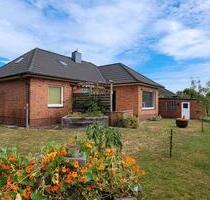 Walmdachhaus mit 2 Garagen und Wintergarten, Privatverkauf - Fockbek