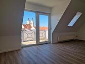 Foto - Helle 3 Zimmer DG Wohnung - 900,00&nbsp;EUR Kaltmiete, ca.&nbsp; 95,00&nbsp;m&sup2;