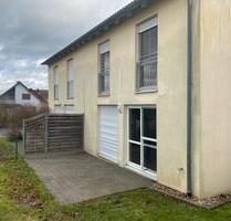 Doppelhaushälfte mit großem Garten und Garage - Eschenbach in der Oberpfalz