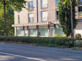 Foto - Repräsentative Büro-Praxisfläche mit Schaufensterfront zu vermieten.