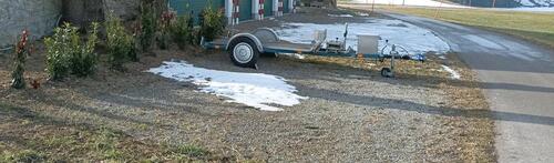 Foto - Sicherer, gekiester Stellplatz Parkplatz Hänger WoMo Allgäu A7