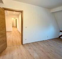 Kernsanierte 4 Zimmer Wohnung in Jobst direkt am Rechenberg - Nürnberg Buchenbühl