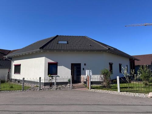 Foto - Einfamilienhaus mit Wintergarten und Garage