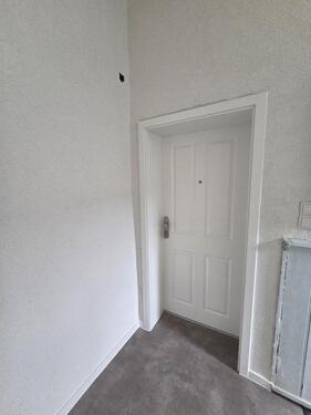 Foto - Kernsanierte 2-Zimmer-Wohnung nahe Bahnhof Oberbarmen – 3. OG links, KücheBad, Keller
