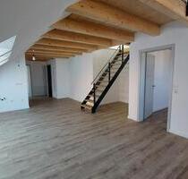 Loft-Feeling. Große Wohnung mit Galerie - Geisenhausen