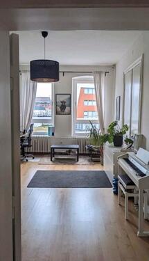 Foto - Helle 4-Zimmer Wohnung im 1. OG mit Hafenblick. 3er-WG geeignet.