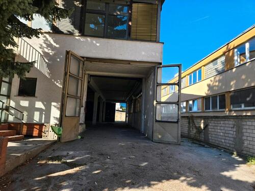 Foto - Gesamtes Grundstück mit 660 qm Lagerfläche ZENTRAL IN FFM