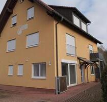 Repräsentatives Wohn- und Atelierhaus am Kloster Engelberg – 276 m², Garage, Garten & Traumblick - Großheubach