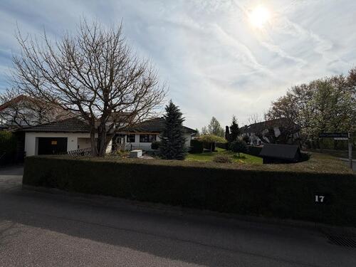 Foto - Gepflegter Bungalow mit großem Grundstück