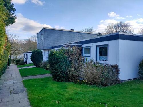 Foto - Wohnen im Grünen auf einer Ebene in einem Bungalow