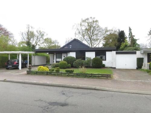 Foto - Ein- bis Zweifamilienhaus auf einem großzügigen Grundstück