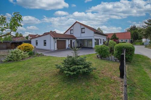 Foto - Einfamilienhaus mit Solaranlage und Glasfaser