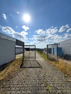 Foto - 800 m² Außenlagerfläche mit optionaler 45 m² Gewerbeeinheit