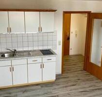 1 Zi Wohnung, frisch renoviert, mit Kfz Stellplatz und Küche - Kuchen