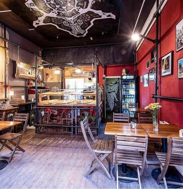 Foto - Beliebte & bekannte Pizzeria in 1 A -Lage im Samariter-Kiez mit viel Potenzial