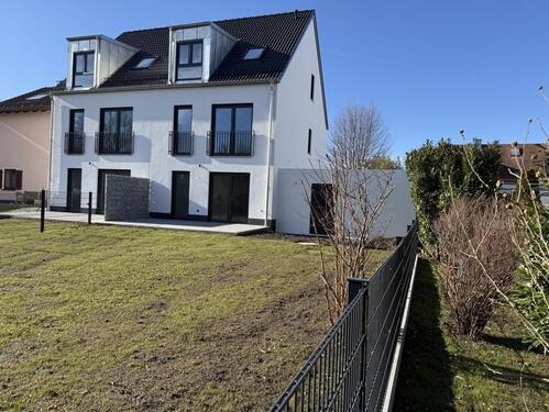 Foto - ERSTBEZUG: Neubau - Reiheneckhaus in grüner Siedlungslage Nähe Kronthaler Weiher zu vermieten