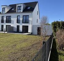 ERSTBEZUG: Neubau - Reiheneckhaus in grüner Siedlungslage Nähe Kronthaler Weiher zu vermieten - Erding