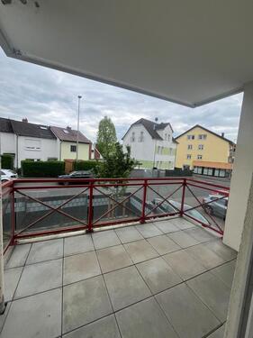 Foto - 2-Zimmer-Wohnung nahe Frankfurt – EBK, Balkon, TG-Stellplatz