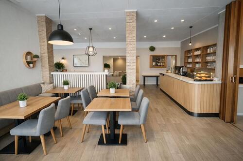 Foto - Cafe Gaststätte mit großer Terasse