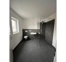 Erstbezug: Moderne 2-Zimmer-Wohnung mit Balkon und EBK zentral in Gangkofen