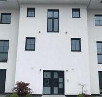 Hochwertige Wohnung mit eigenem Garten und zwei Stellplätzen - Garbsen