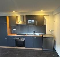 Renovierte 3 Zimmer-Souterrainwohnung mit Wohn-Ess-Küche - Eisenberg (Pfalz)