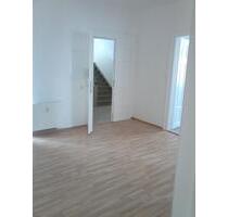 Individuelle 3-Raum-Wohnung im Altbau mit Wanne, Dusche und Balkon frei ab 01.02.2026. - Gera