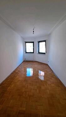 Foto - renovierte 4,5 Zimmer an Uni&Schloss, 140 qm, Loggia, Einbahnstr