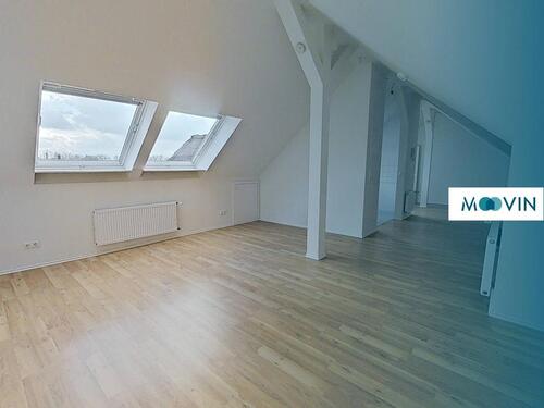 Foto - Besonders geschnittene 2-Zimmer-Dachgeschosswohnung mit Badewanne