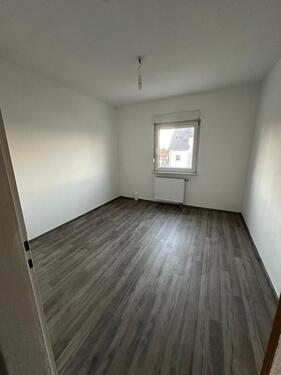 Foto - 3 Raum Wohnung mit EBK, Tageslichtbad und Kellerabt. ab sofort