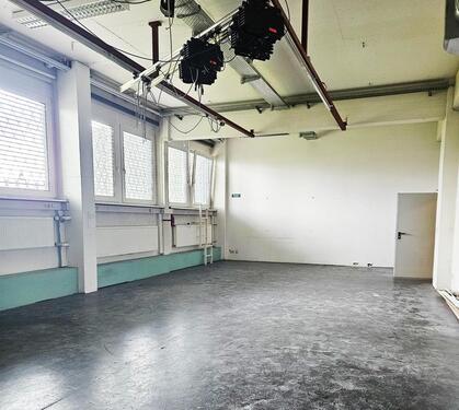 Foto - Geräumige Erdgeschoss-Lagerfläche mit optimaler Anbindung – Ideal für Ihre Lagerbedürfnisse!