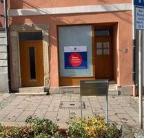 Modern & zeitlos: Kleine Ladeneinheit in der Hofer Ludwigstraße (ca. 41 m²) - gute Werbemöglichkeiten