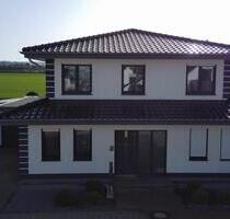 Freistehendes Zweifamilienhaus mit Garten und 2 Garagen - Euskirchen Dom-Esch