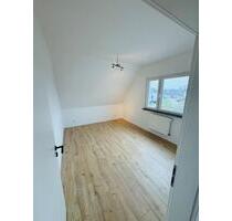 Erstbezug nach Renovierung: 2ZKB-DG-Wohnung Bünde! Gartennutzung!