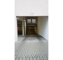 Tiefgaragenstellplatz in Ludwigsburg nahe „Blühendem Barock“
