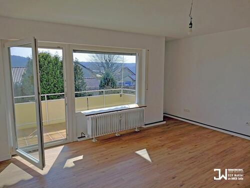 Foto - ALLES NEU RENOVIERT - schöne 3-Zi.-Whg. mit 75 m² Wfl., 2 Balkone