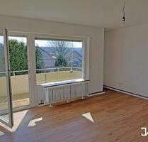 ALLES NEU RENOVIERT - schöne 3-Zi.-Whg. mit 75 m² Wfl., 2 Balkone - Hildrizhausen