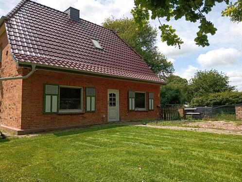 Foto - Großes Einfamilienhaus auf großem Grundstück und Nebengebäuden