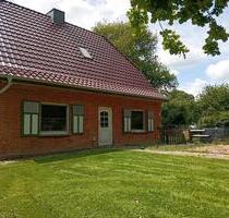 Großes Einfamilienhaus auf großem Grundstück und Nebengebäuden - Amt Neuhaus