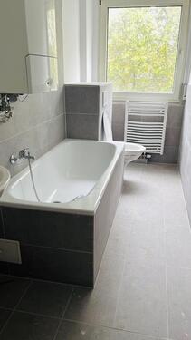 Foto - Helle 4-Zimmer-Wohnung mit Balkon in bester Lage – WG-Geeignet