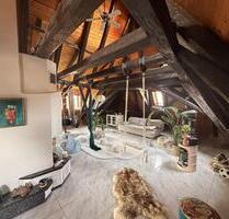 Traumhaft Schön & Ruhig Wohnen: Großzügige Maisonette-Wohnung mit Kamin, EBK, Freisitz u. Stellplatz - Staufen im Breisgau