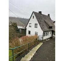 Einfamilienhaus - 1.300,00&nbsp;EUR Kaltmiete, ca.&nbsp; 150,00&nbsp;m&sup2; in Finnentrop (PLZ: 57413)