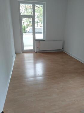 Foto - 4-Zimmer-Erdgeschoss-Wohnung mit Balkon und Gartenmitbenutzung