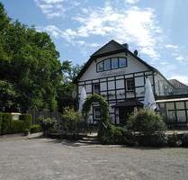 2 x 160m² Wohnung + 1800m² Garten - Reichshof