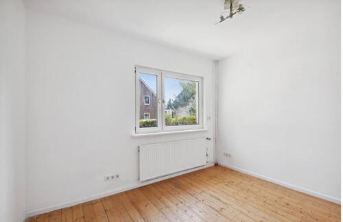 Foto - Zimmer in Einfamilienhaus mit Garten - Bus vor der Tür