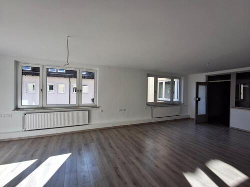 Foto - Kernsanierte Gewerbeeinheit in attraktiver Lage